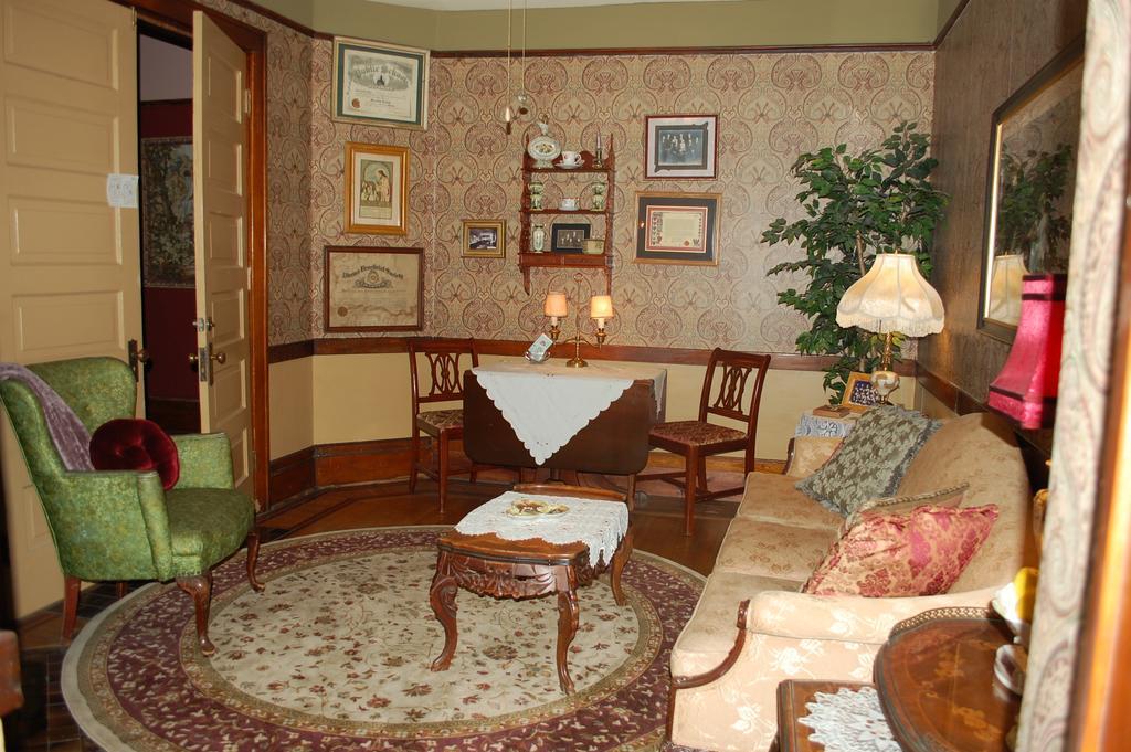 Schuster Mansion Bed & Breakfast Μιλγουόκι Δωμάτιο φωτογραφία