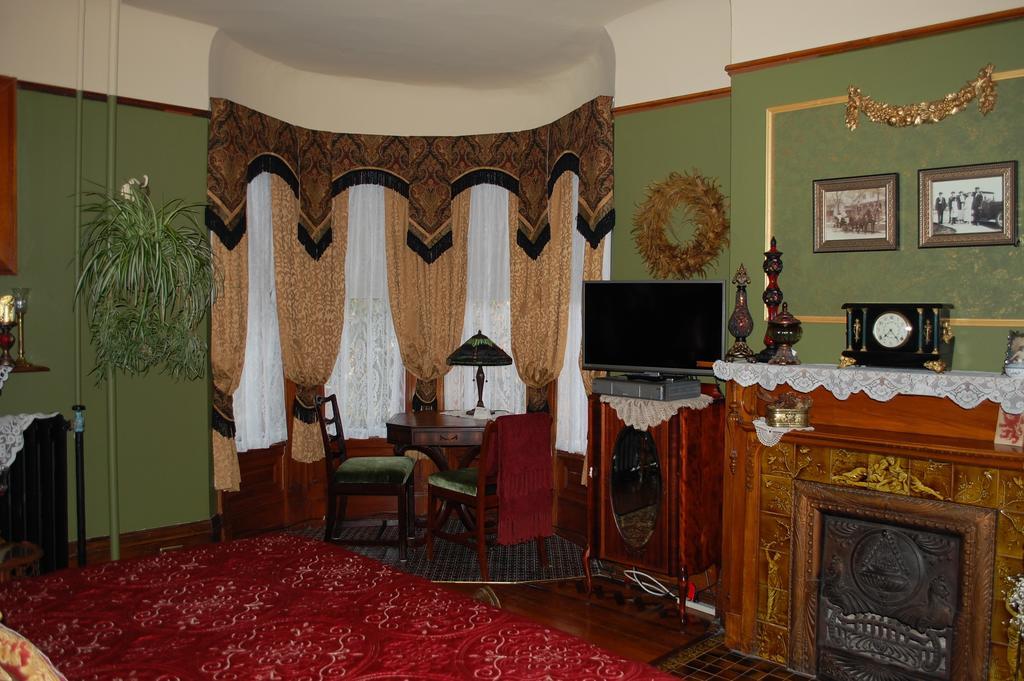Schuster Mansion Bed & Breakfast Μιλγουόκι Δωμάτιο φωτογραφία