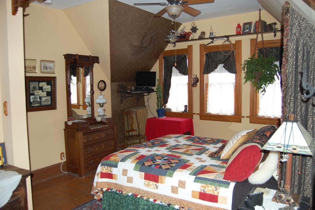 Schuster Mansion Bed & Breakfast Μιλγουόκι Δωμάτιο φωτογραφία