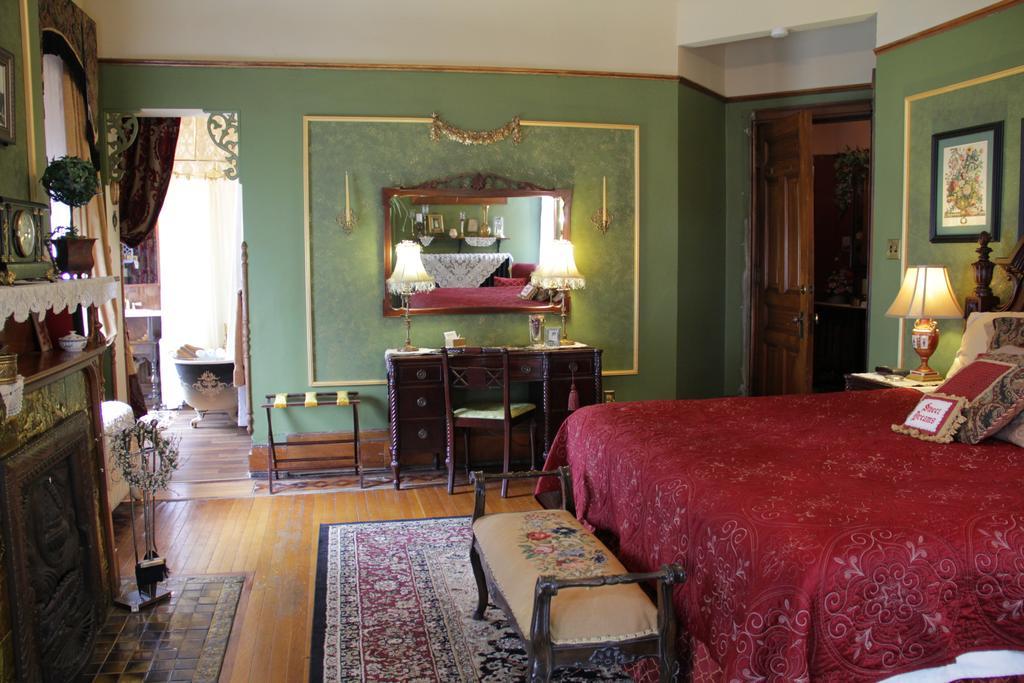 Schuster Mansion Bed & Breakfast Μιλγουόκι Δωμάτιο φωτογραφία